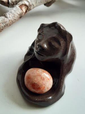 plastik ritualkeramik schale dunkel klein stein